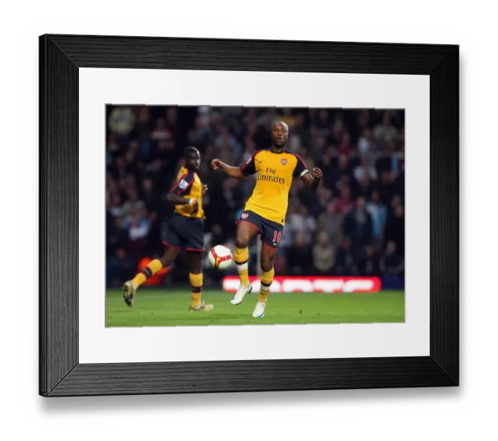 Framed Print : Gallas's Leadership: Arsenal's 2-0 Victory over West Ham United, 2008