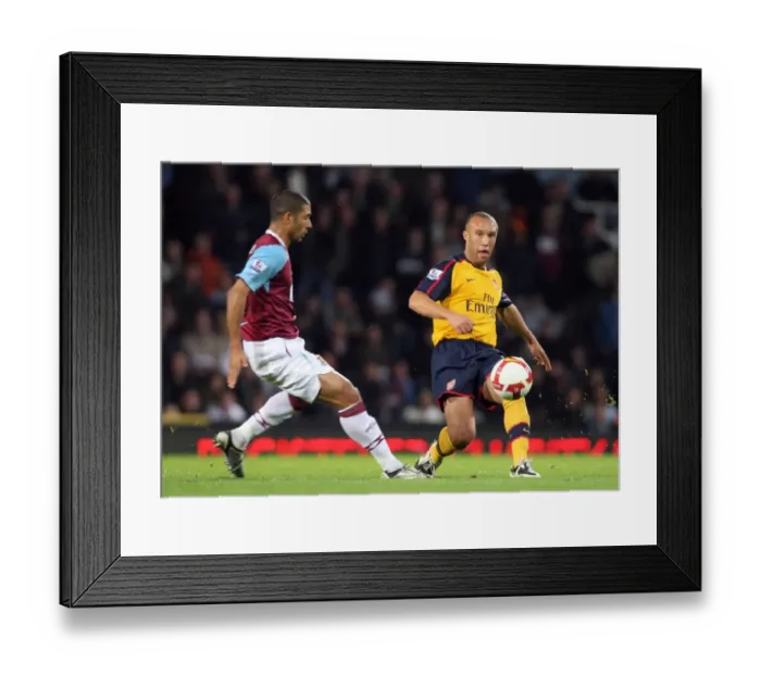Framed Print : Mikael Silvestre (Arsenal) Hayden Mullins (West Ham)