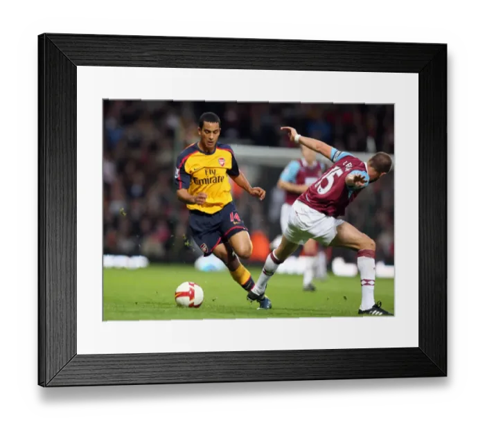 Framed Print : Theo Walcott (Arsenal) Matthew Upson (West Ham)
