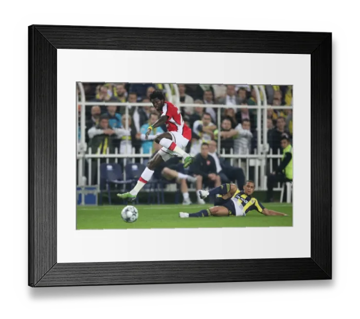 Framed Print : Emmanuel Adebayor (Arsenal) Roberto Carlos (Fenerbahce) Framed Print : Emmanuel Adebayor (Arsenal) Roberto Carlos (Fenerbahce)