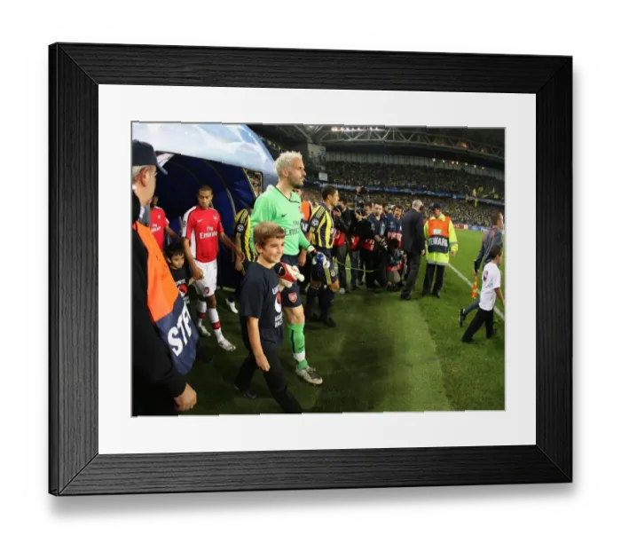 Framed Print : Manuel Almunia: Determination Amidst Defeat - Arsenal FC in UEFA Champions League at Sukru Saracoglu Stadium
