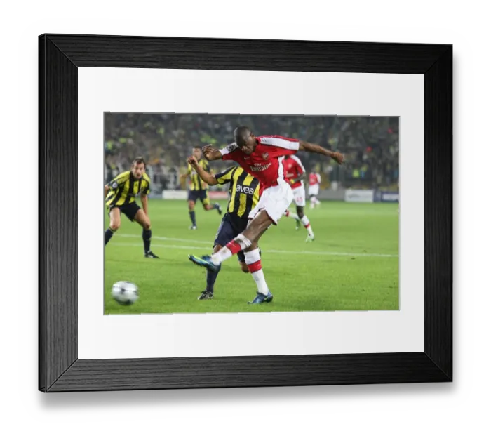 Framed Print : Abou Diaby's Stunner: Arsenal's Third Goal in 5-2 UEFA Champions League Victory over Fenerbahce