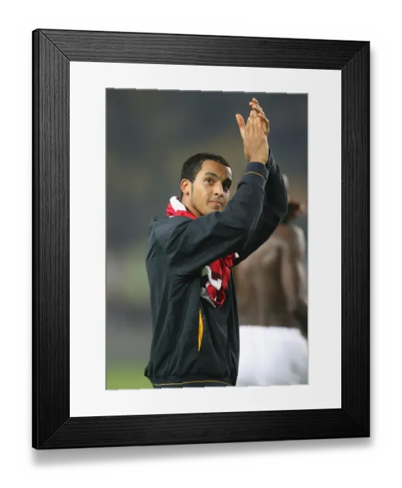 Framed Print : Theo Walcott's Triumphant Moment: Arsenal's 5-2 Victory Over Fenerbahce