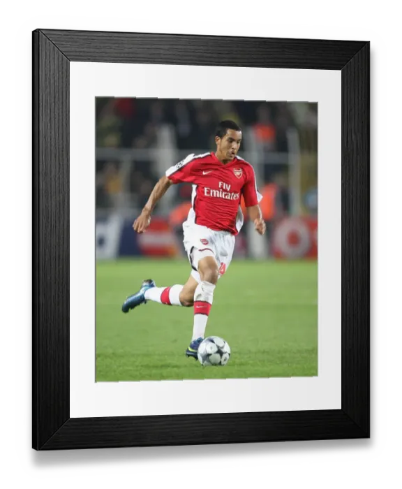 Framed Print : Theo Walcott's Devastating Performance: Arsenal's 2-5 Loss to Fenerbahce in UEFA Champions League Group G