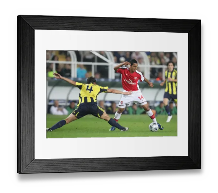 Framed Print : Theo Walcott vs. Edu: Unforgettable Clash in Fenerbahce's 2-5 Victory over Arsenal in UEFA Champions League Group G