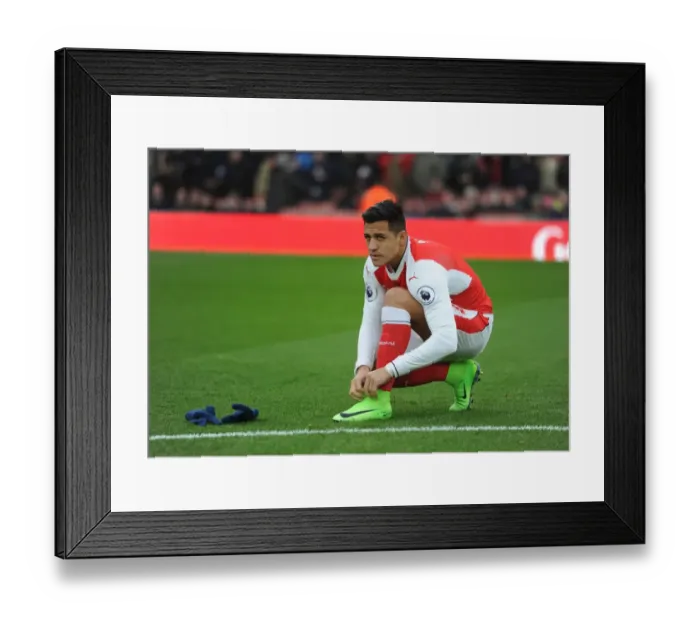 Framed Print : Arsenal's Alexis Sanchez Readies for Kickoff Against Hull City (2016-17)