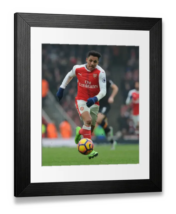 Framed Print : Alexis Sanchez: In Action for Arsenal Against Hull City (2016-17) Framed Print : Alexis Sanchez: In Action for Arsenal Against Hull City (2016-17)