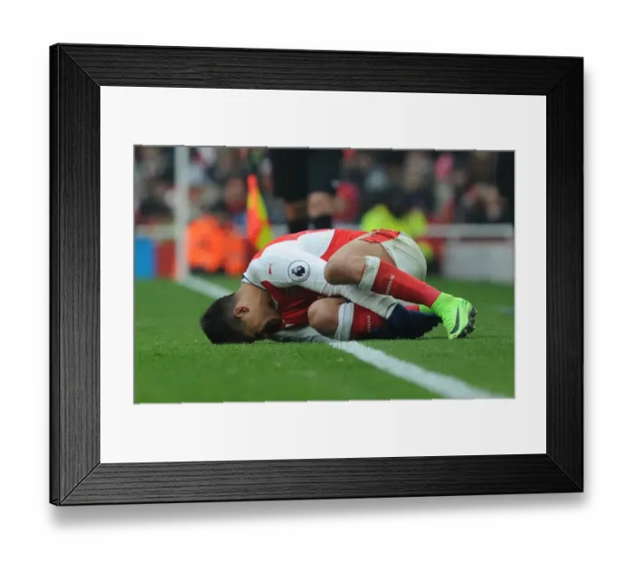 Framed Print : Alexis Sanchez in Action: Arsenal vs. Hull City, 2016-17 Premier League