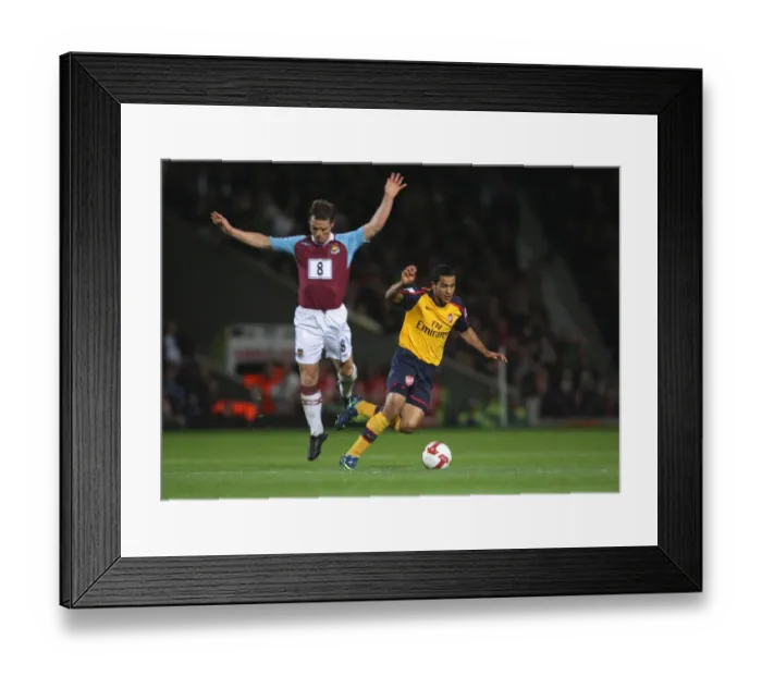 Framed Print : Theo Walcott (Arsenal) Scott Parker (West Ham) Framed Print : Theo Walcott (Arsenal) Scott Parker (West Ham)