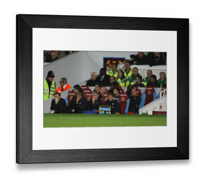 Framed Print : Manager Arsene Wenger