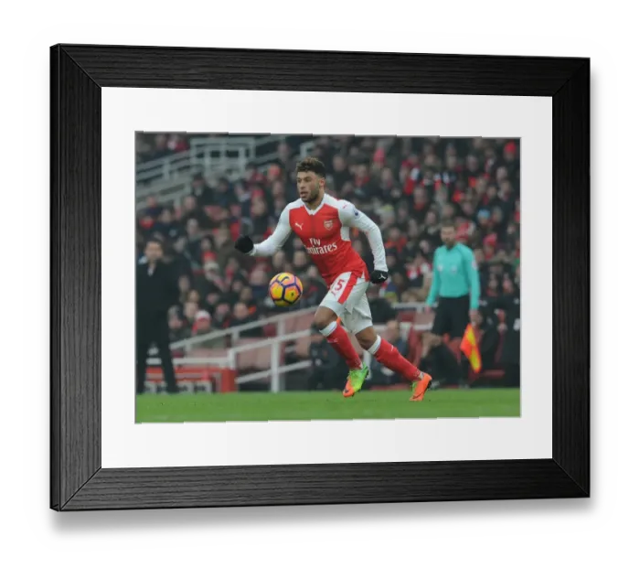 Framed Print : Arsenal's Alex Oxlade-Chamberlain in Action: Arsenal vs. Hull City (Premier League 2016-17)