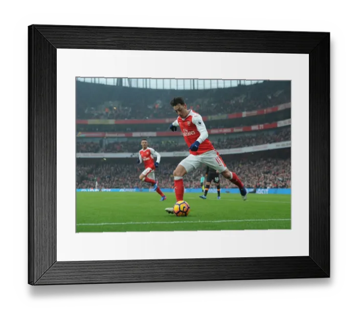 Framed Print : Mesut Ozil in Action: Arsenal vs. Hull City (Premier League 2016-17)