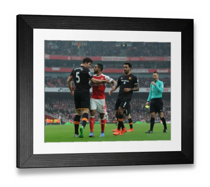 Framed Print : Arsenal vs Hull City: Theo Walcott Faces Off Against Maguire and Huddlestone Framed Print : Arsenal vs Hull City: Theo Walcott Faces Off Against Maguire and Huddlestone