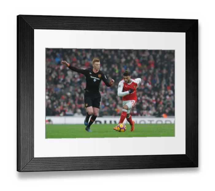 Framed Print : Arsenal vs Hull City Showdown: Oxlade-Chamberlain vs Clucas Framed Print : Arsenal vs Hull City Showdown: Oxlade-Chamberlain vs Clucas