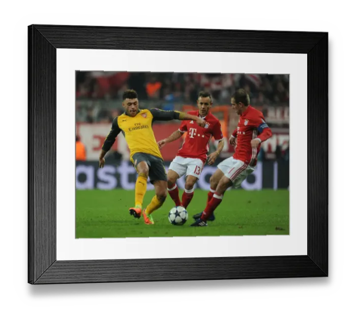 Framed Print : Clash of Titans: Oxlade-Chamberlain vs. Lahm - Arsenal vs. Bayern Munich UCL Showdown