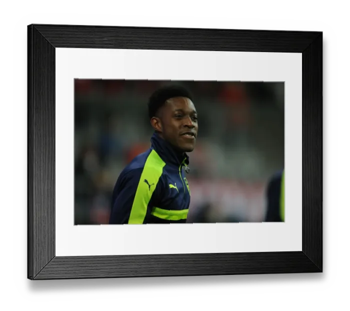 Framed Print : Arsenal's Danny Welbeck Faces Bayern Munich in 2016-17 UEFA Champions League