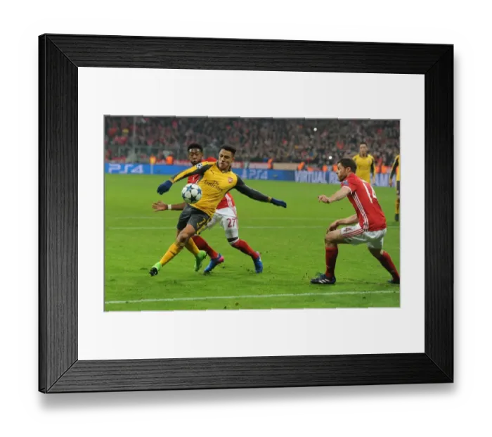 Framed Print : Alexis Sanchez Scores Stunner: Arsenal vs. Bayern Munich, UEFA Champions League Round of 16 - First Leg (2016-17)
