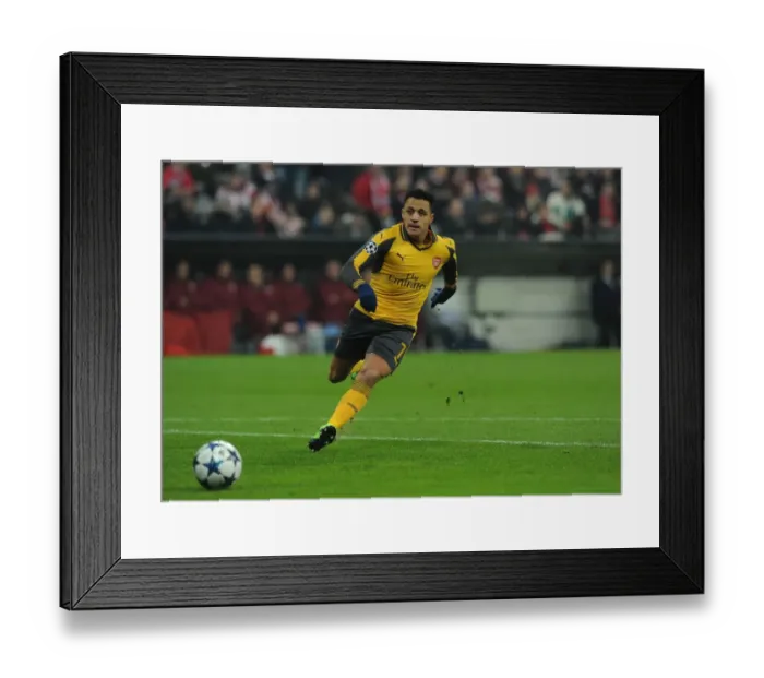 Framed Print : Alexis Sanchez (Arsenal). Bayern Munich 5: 1 Arsenal. UEFA Champions League. Round of 16 Framed Print : Alexis Sanchez (Arsenal). Bayern Munich 5: 1 Arsenal. UEFA Champions League. Round of 16
