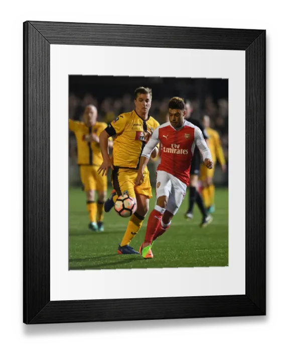 Framed Print : Arsenal's Oxlade-Chamberlain Faces Off Against Sutton United's Collins in FA Cup Fifth Round Clash