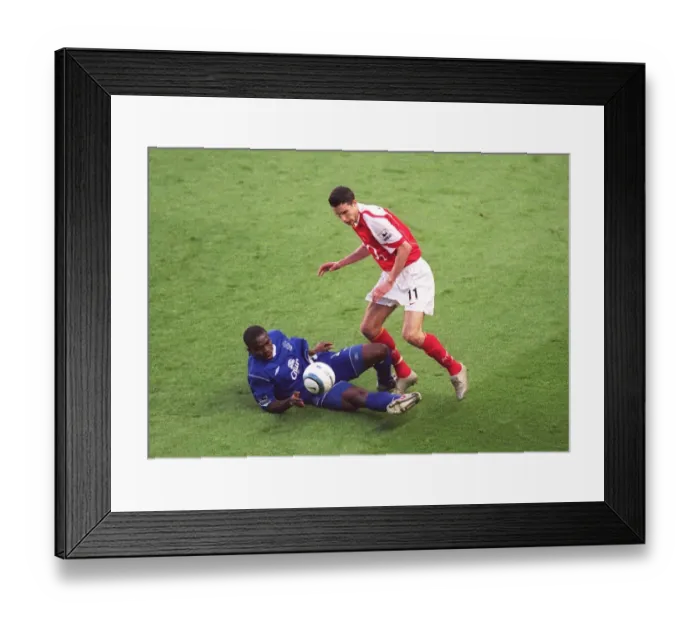 Framed Print : (Arsenal) (Everton). Arsenal 7: 0 Everton. Barclays Premiership