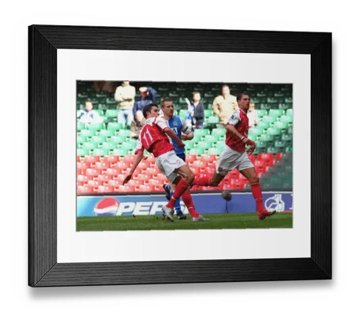 Framed Print : Arsenal's Glory: FA Cup Semi-Final Triumph over Blackburn Rovers at Millennium Stadium (3-0) - Van Persie & Robin Lead the Charge