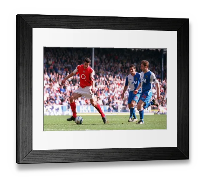 Framed Print : Arsenal's Unforgettable Striker: Robin van Persie - A Legendary Player Framed Print : Arsenal's Unforgettable Striker: Robin van Persie - A Legendary Player