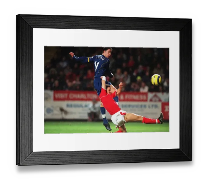 Framed Print : Arsenal's Unforgettable Legend: Robin van Persie Framed Print : Arsenal's Unforgettable Legend: Robin van Persie