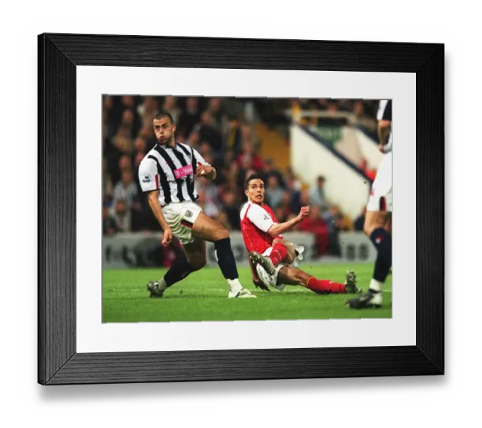 Framed Print : Arsenal Legends: Robin van Persie Framed Print : Arsenal Legends: Robin van Persie