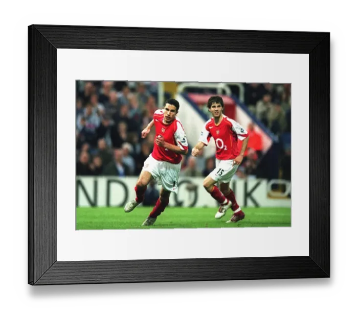 Framed Print : Arsenal's Unforgettable Legend: Robin van Persie - The Striker Framed Print : Arsenal's Unforgettable Legend: Robin van Persie - The Striker