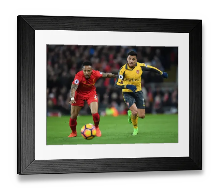 Framed Print : Sanchez vs. Clyne: A Premier League Battle at Anfield, 2016-17 Framed Print : Sanchez vs. Clyne: A Premier League Battle at Anfield, 2016-17