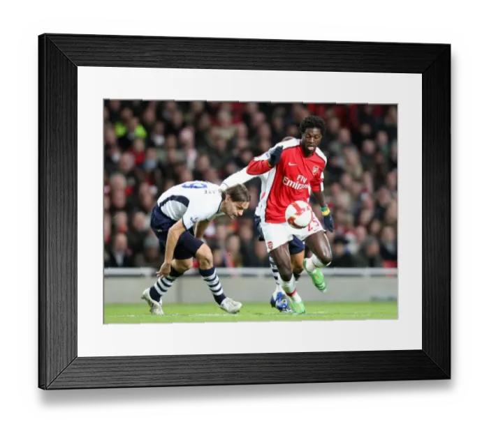 Framed Print : Emmanuel Adebayor (Arsenal) Jonathan Woodgate (Tottenham)