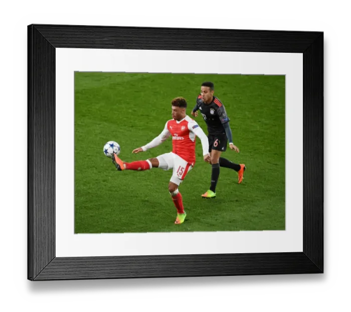 Framed Print : Arsenal's Oxlade-Chamberlain Faces Off Against Bayern's Thiago in Champions League Showdown
