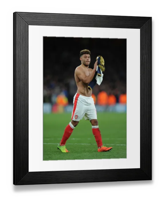 Framed Print : Oxlade-Chamberlain's Disappointment: Arsenal FC vs. FC Bayern Munich, UEFA Champions League 2016-17