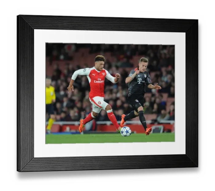 Framed Print : Champions League Battle: Oxlade-Chamberlain vs. Kimmich at the Emirates