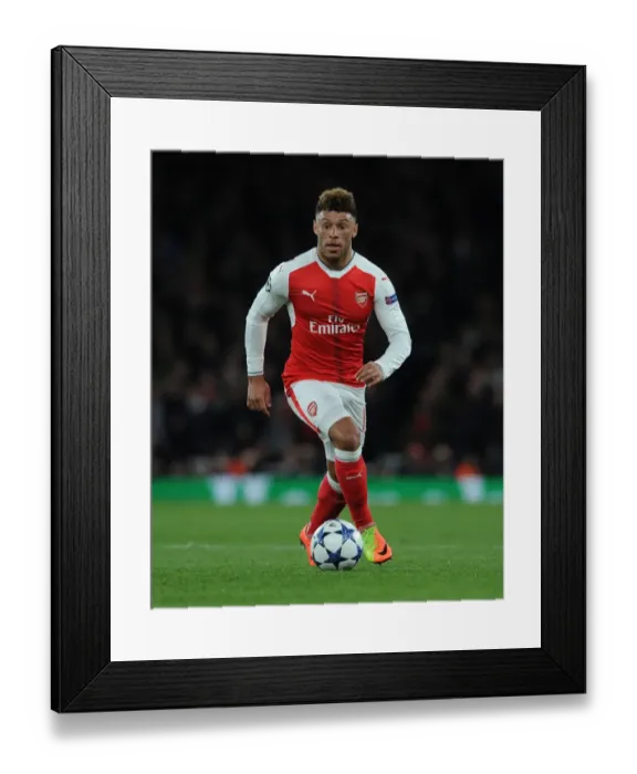 Framed Print : Arsenal's Oxlade-Chamberlain Takes on Bayern Munich in Champions League Clash Framed Print : Arsenal's Oxlade-Chamberlain Takes on Bayern Munich in Champions League Clash