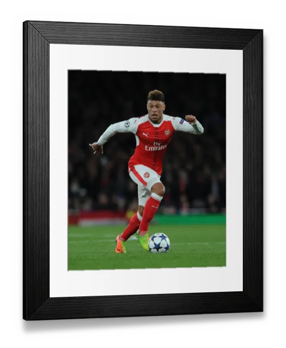 Framed Print : Arsenal's Oxlade-Chamberlain Takes on Bayern Munich in Champions League Clash
