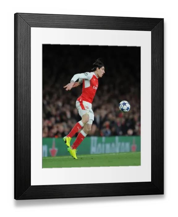 Framed Print : Arsenal's Hector Bellerin Faces Off Against Bayern Munich in Champions League Showdown