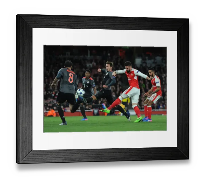 Framed Print : Olivier Giroud (Arsenal) Mats Hummels (Bayern) Framed Print : Olivier Giroud (Arsenal) Mats Hummels (Bayern)