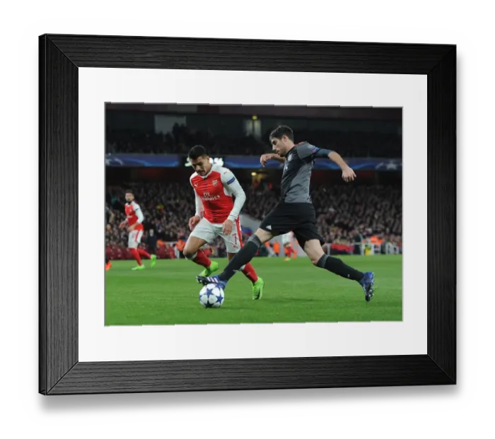 Framed Print : Alexis Sanchez (Arsenal) Javi Martinez (Bayern)