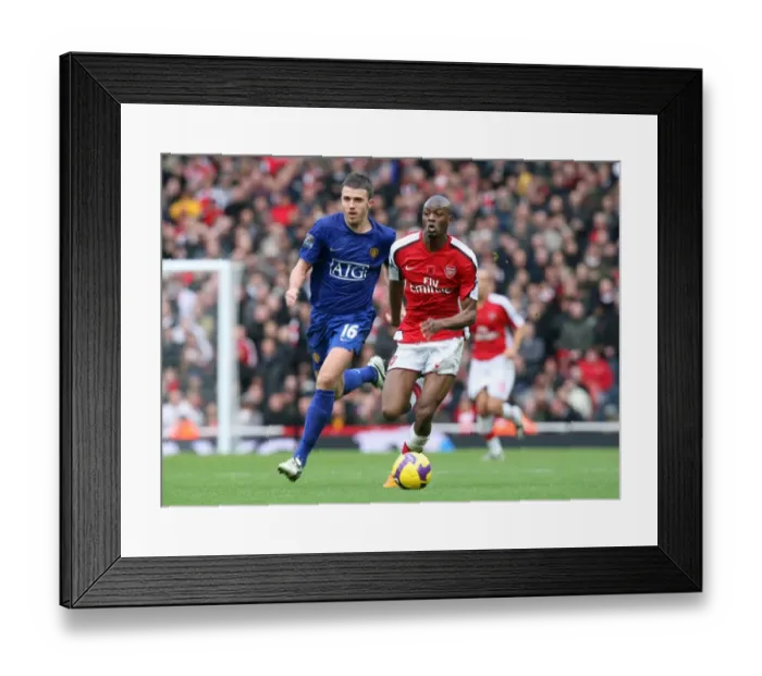 Framed Print : Abou Diaby (Arsenal) Michael Carrick (Man Utd)