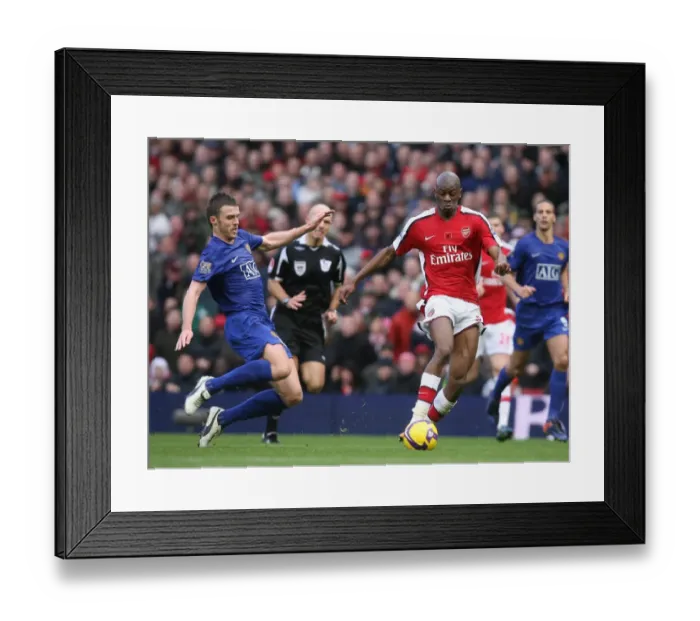 Framed Print : Abu Diaby (Arsenal) Michael Carrick (Manchester United)