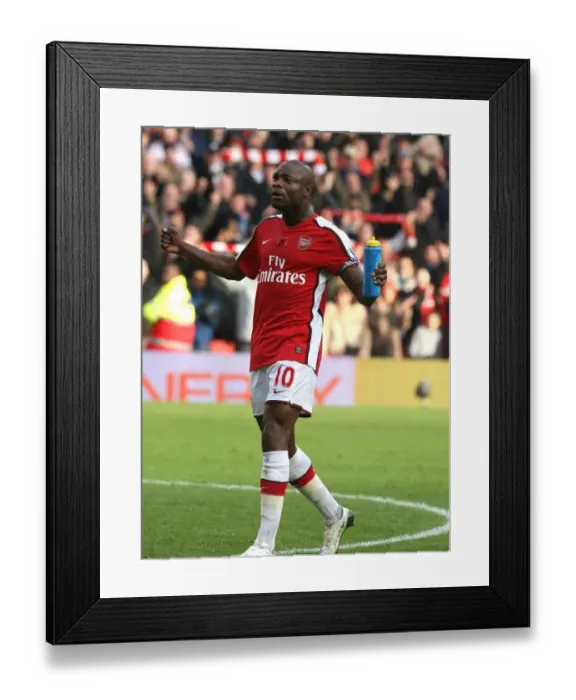 Framed Print : William Gallas celebrates the Arsenal victory