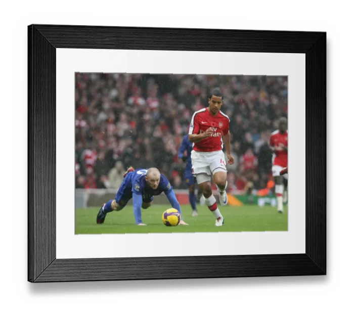 Framed Print : Theo Walcott (Arsenal) Wayne Rooney (Manchester United) Arsenal 2