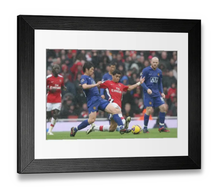 Framed Print : Denilson (Arsenal) Ji Sung Park (Manchester United) Framed Print : Denilson (Arsenal) Ji Sung Park (Manchester United)
