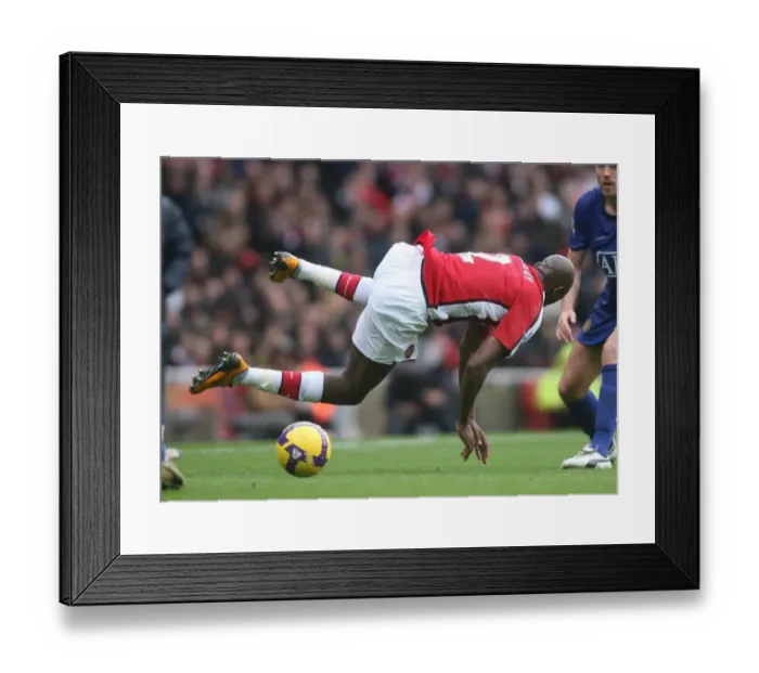 Framed Print : Abu Diaby in Action: Arsenal's Victory over Manchester United, 2:1, Barclays Premier League, Emirates Stadium, London, 8 / 11 / 2008