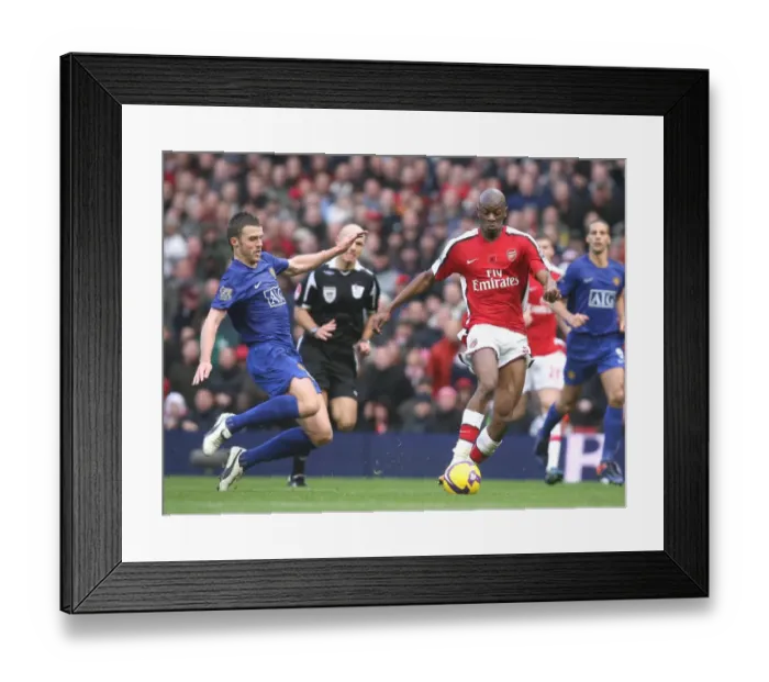 Framed Print : Abu Diaby vs Michael Carrick: Clash of Midfield Titans in Arsenal's 2-1 Victory over Manchester United, 2008