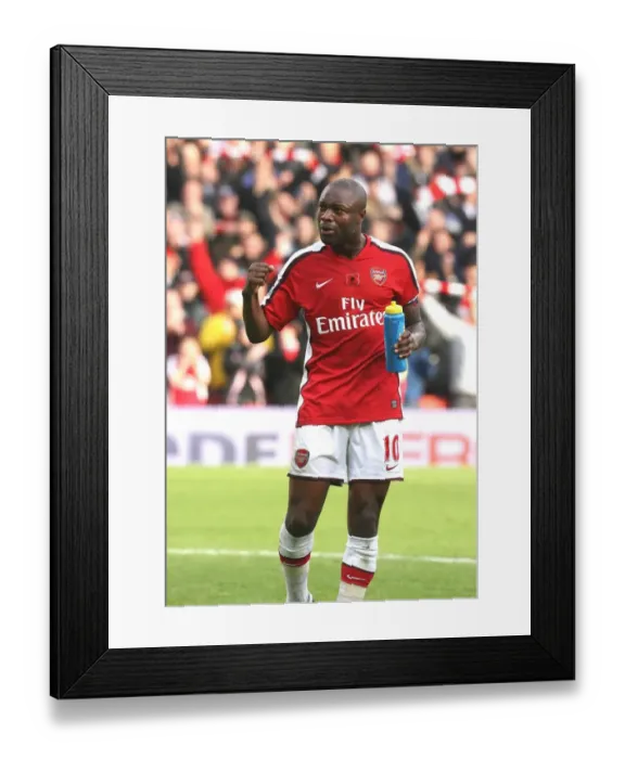 Framed Print : Gallas Triumph: Arsenal's Glory Over Manchester United (2-1), 2008