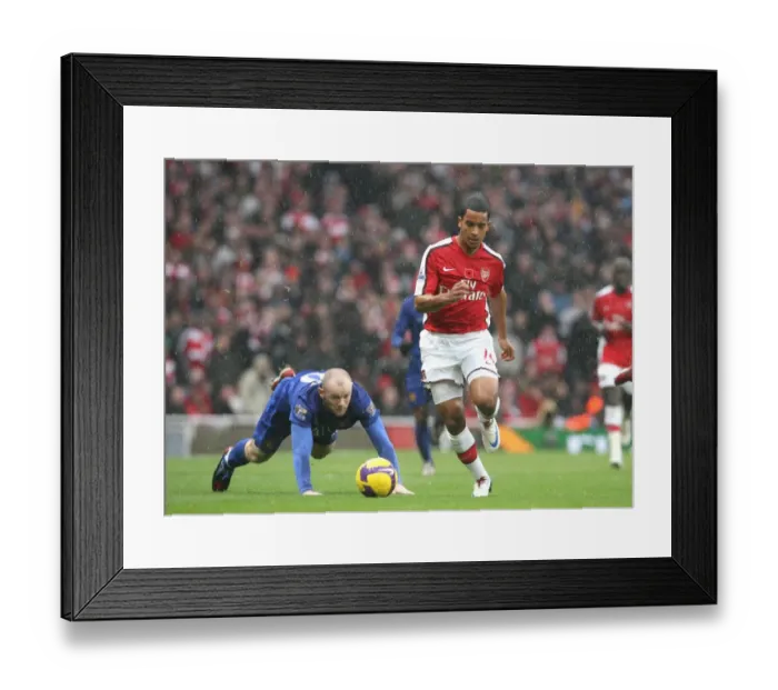 Framed Print : Theo Walcott vs Wayne Rooney: Arsenal's Edge over Manchester United, 2-1 Barclays Premier League Victory, Emirates Stadium, 2008