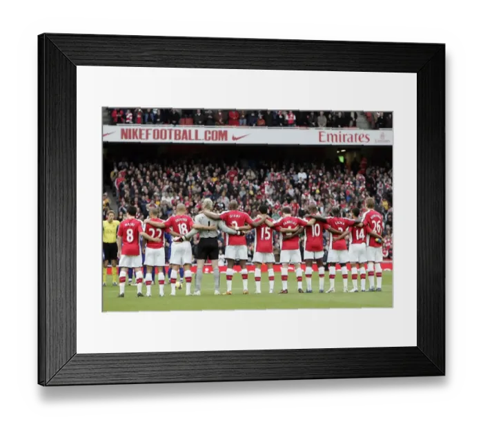 Framed Print : The Arsenal and Manchester players observe a minutes Framed Print : The Arsenal and Manchester players observe a minutes