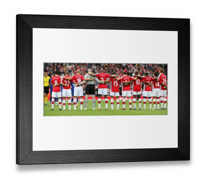 Framed Print : The Arsenal players observe a minutes silence for Remembrance Sunday